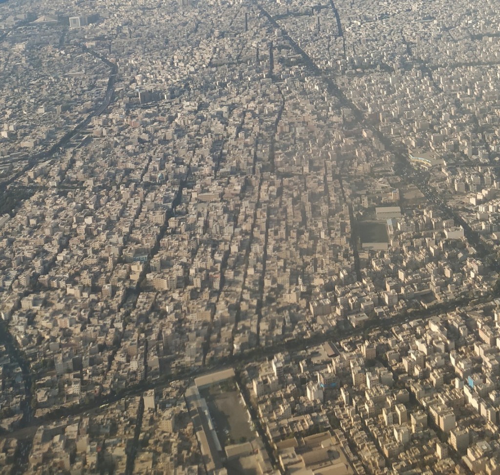 عکس هوایی از ساختمان‌های به هم فشرده‌ی تهران